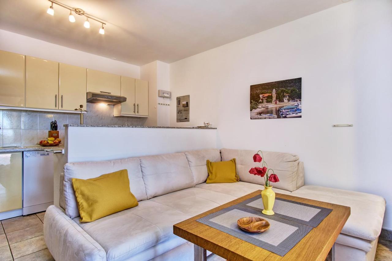 Apartment Mateo Miholascica 外观 照片